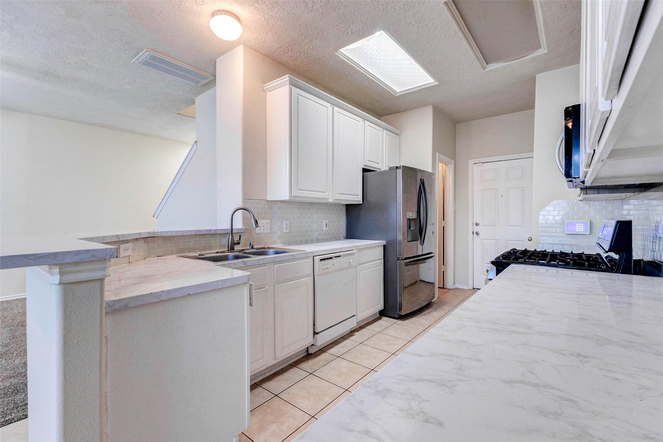 13106 Peppergate Lane Houston, TX 77044 - Photo 6 of 17 a kitchen with a sink stove and refrigerator