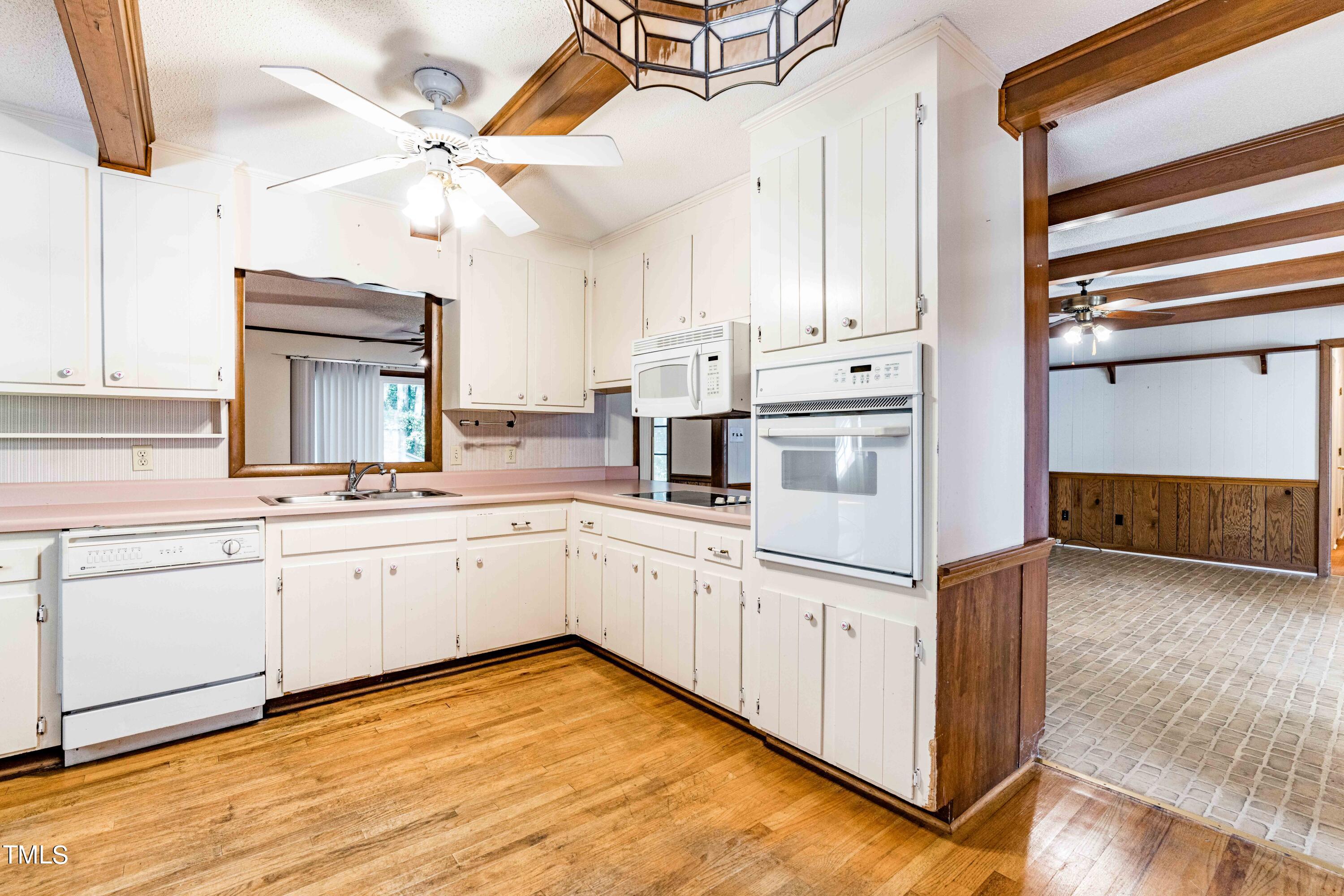 1613 Ridgeland Drive Raleigh, NC 27607 - Photo 8 of 40 DSC09820