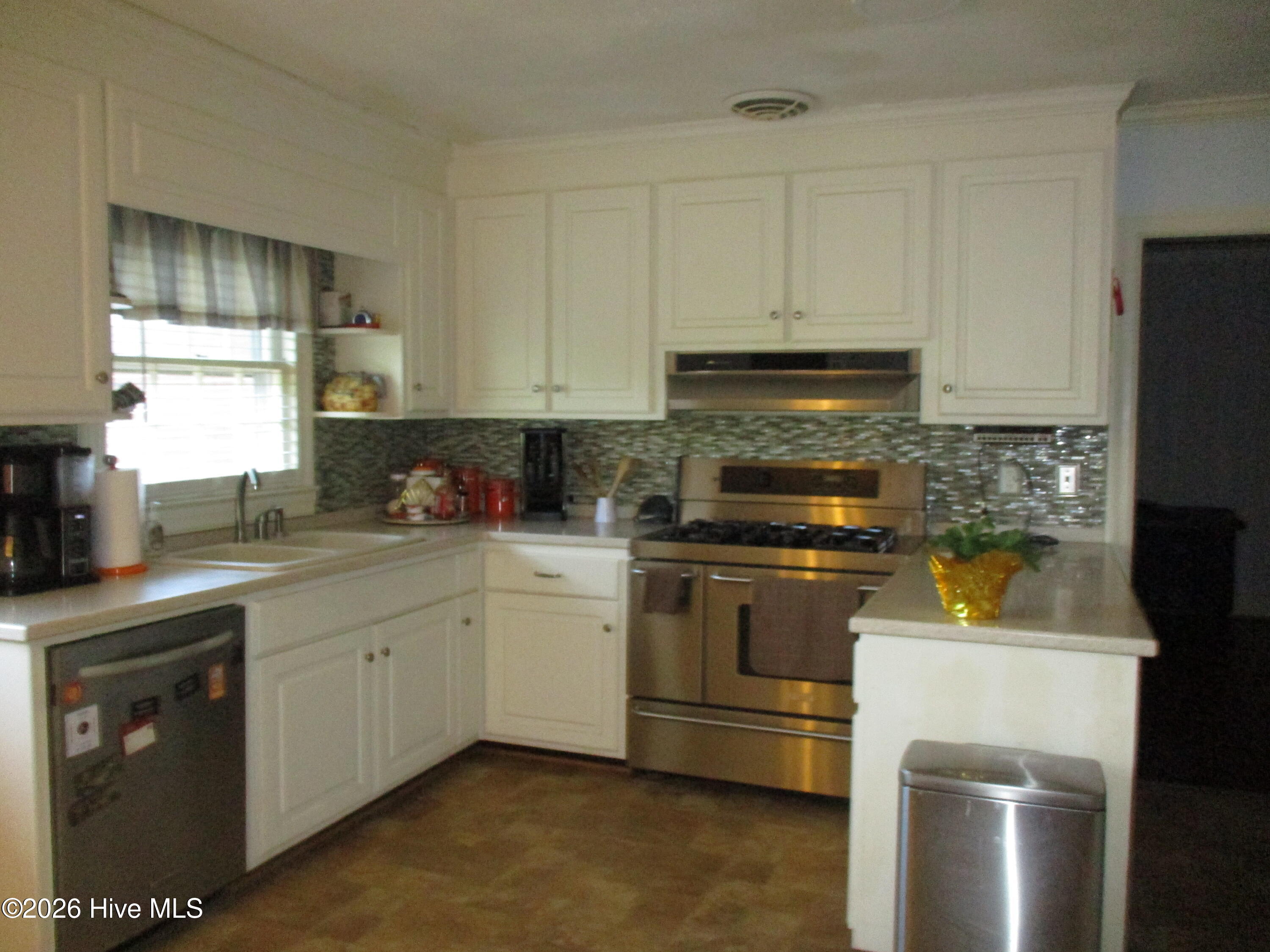 2201 Woodview Road Kinston, NC 28504 - Photo 16 of 50 Kitchen