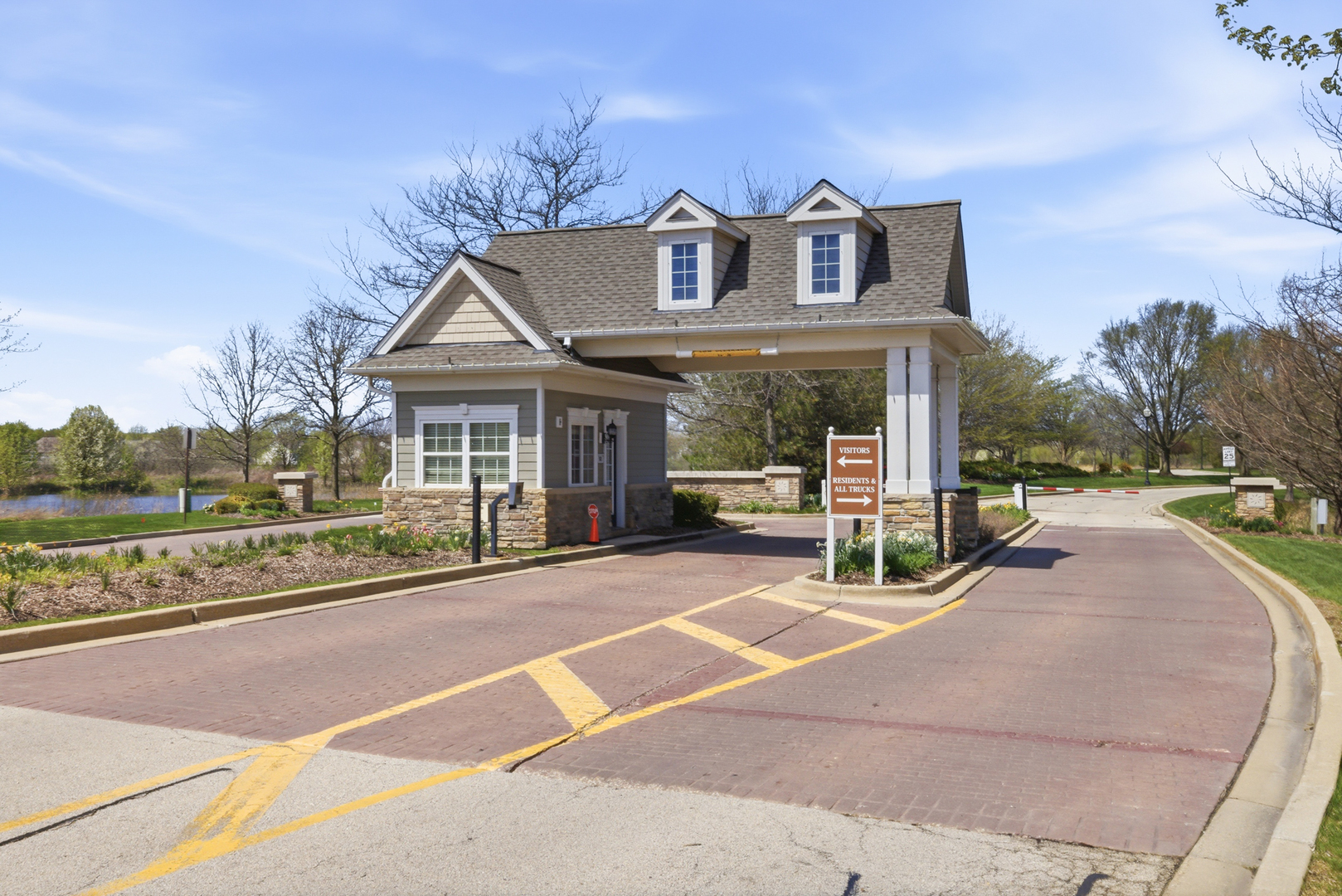 845 Butterfly Field Drive Elgin, IL 60124 - Photo 4 of 28