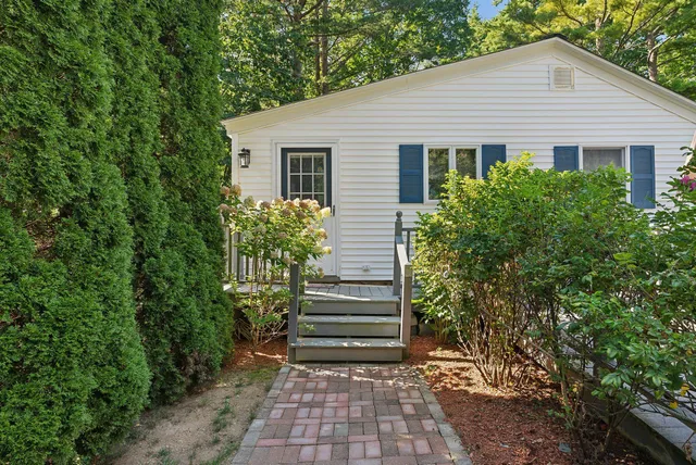 $995,000 | 7 Cappy's Lane, York, ME 03909