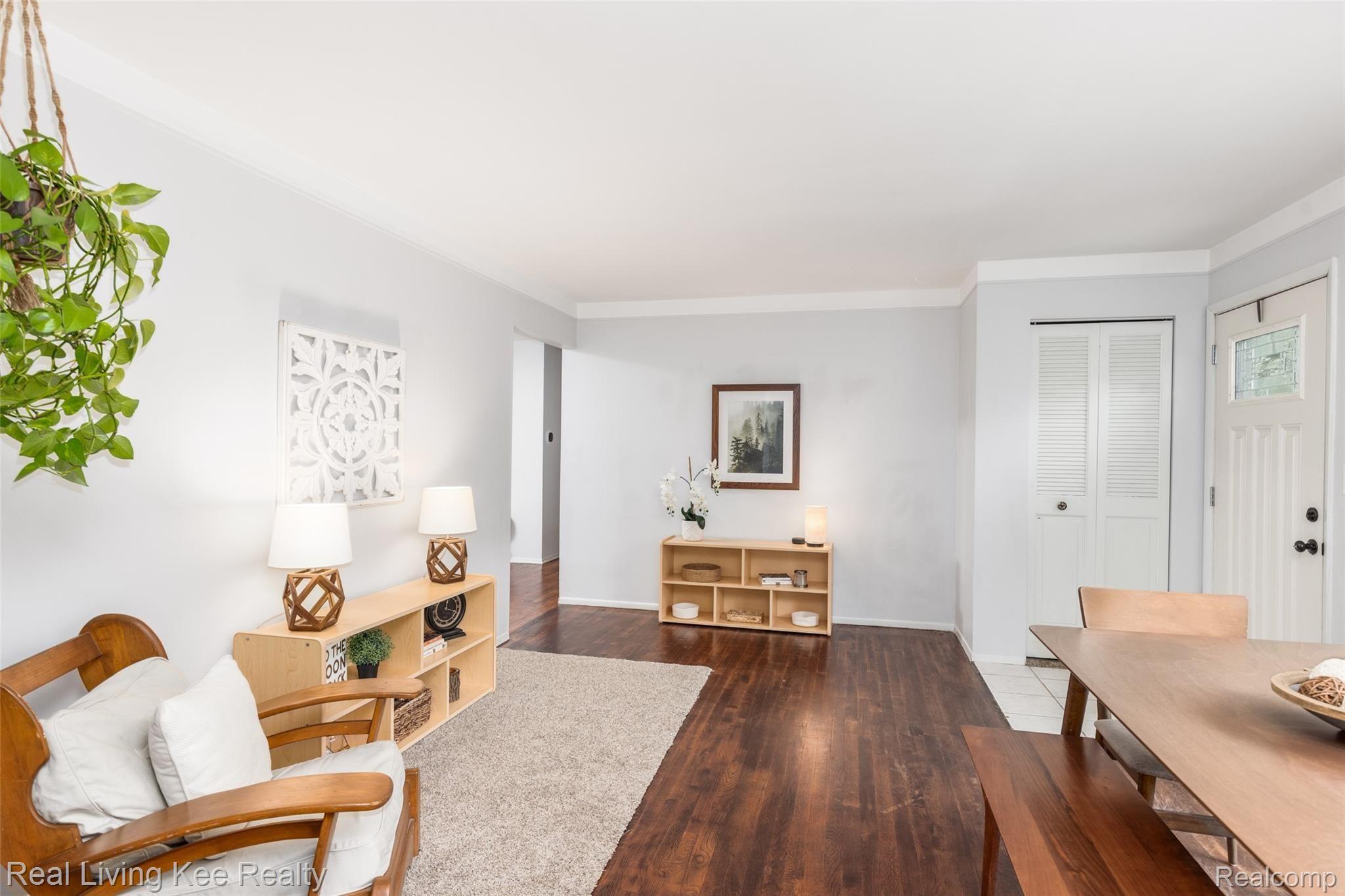 2448 Cole Road Lake Orion, MI 48362 - Photo 5 of 28 2448 Cole Rd-6.jpg