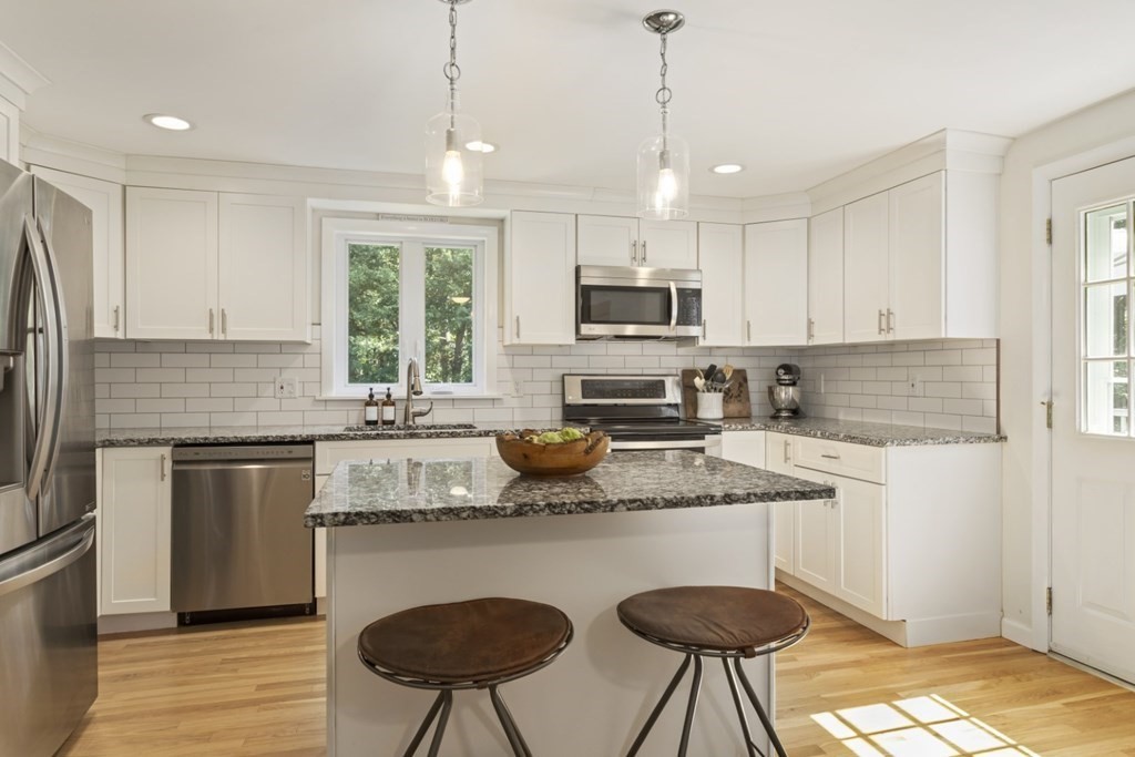 87 Ipswich Road Boxford, MA 01921 - Photo 5 of 42