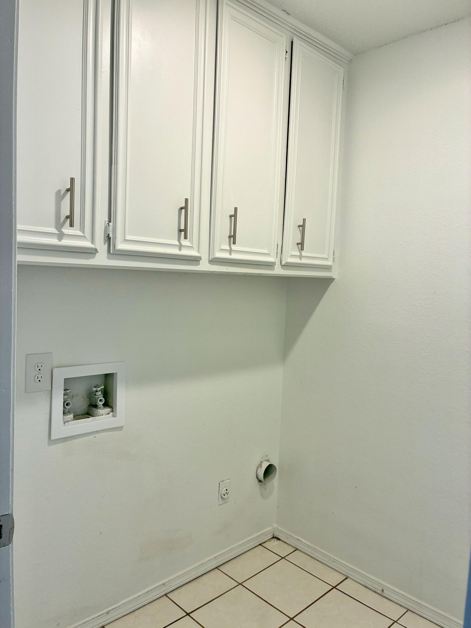 4904 64th Street Lubbock, TX 79414 - Photo 16 of 49 Laundry Room Near Primary