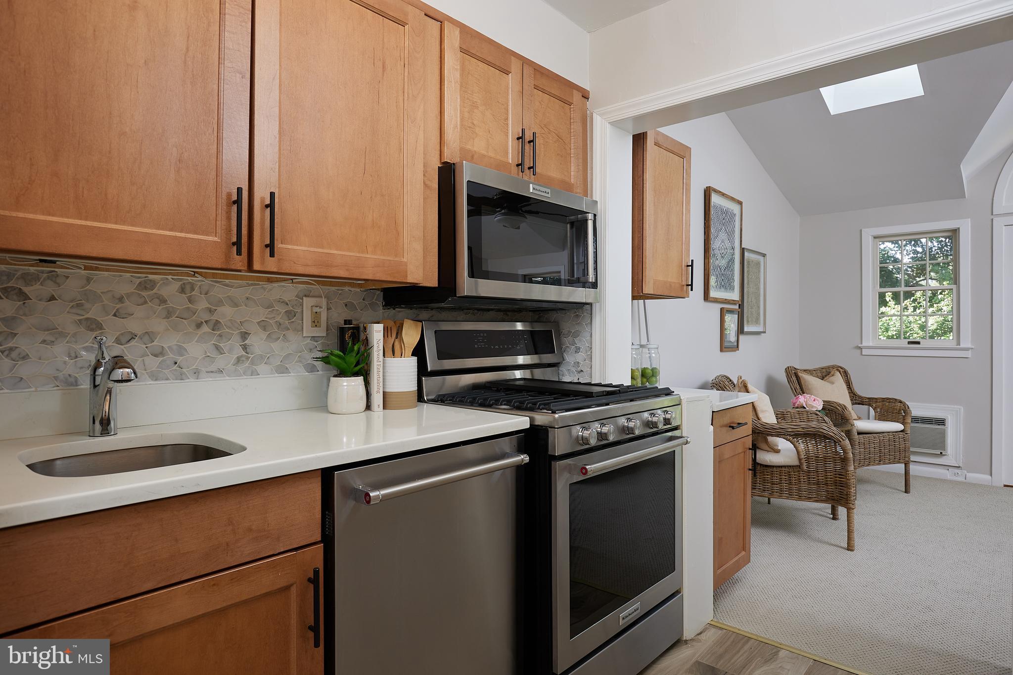 2022 Tunlaw Road Northwest Washington, DC 20007 - Photo 7 of 33 Gallery Image 7