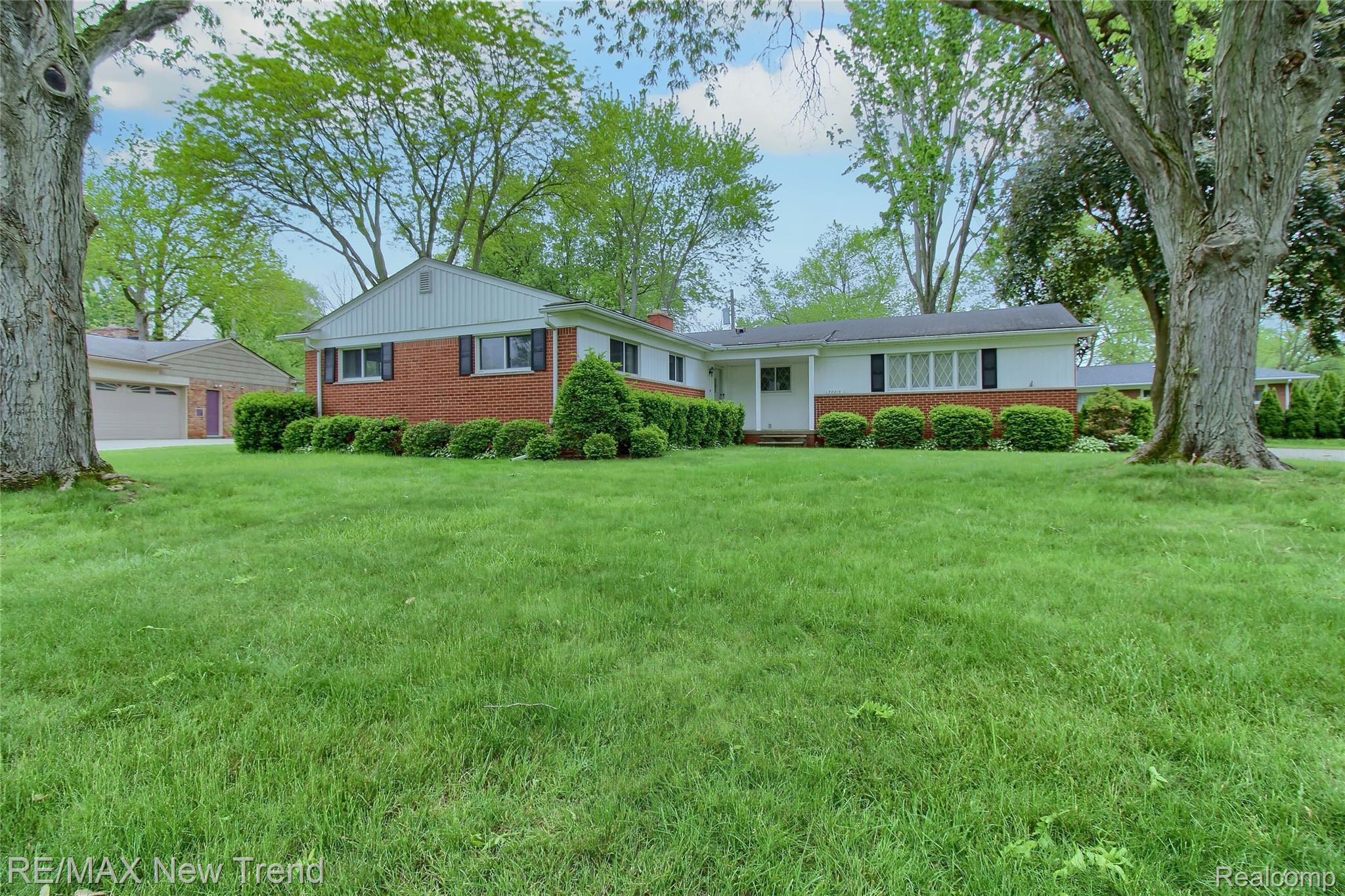 32216 Craftsbury Road Farmington, MI 48334 - Photo 1 of 30 1-Front.jpg