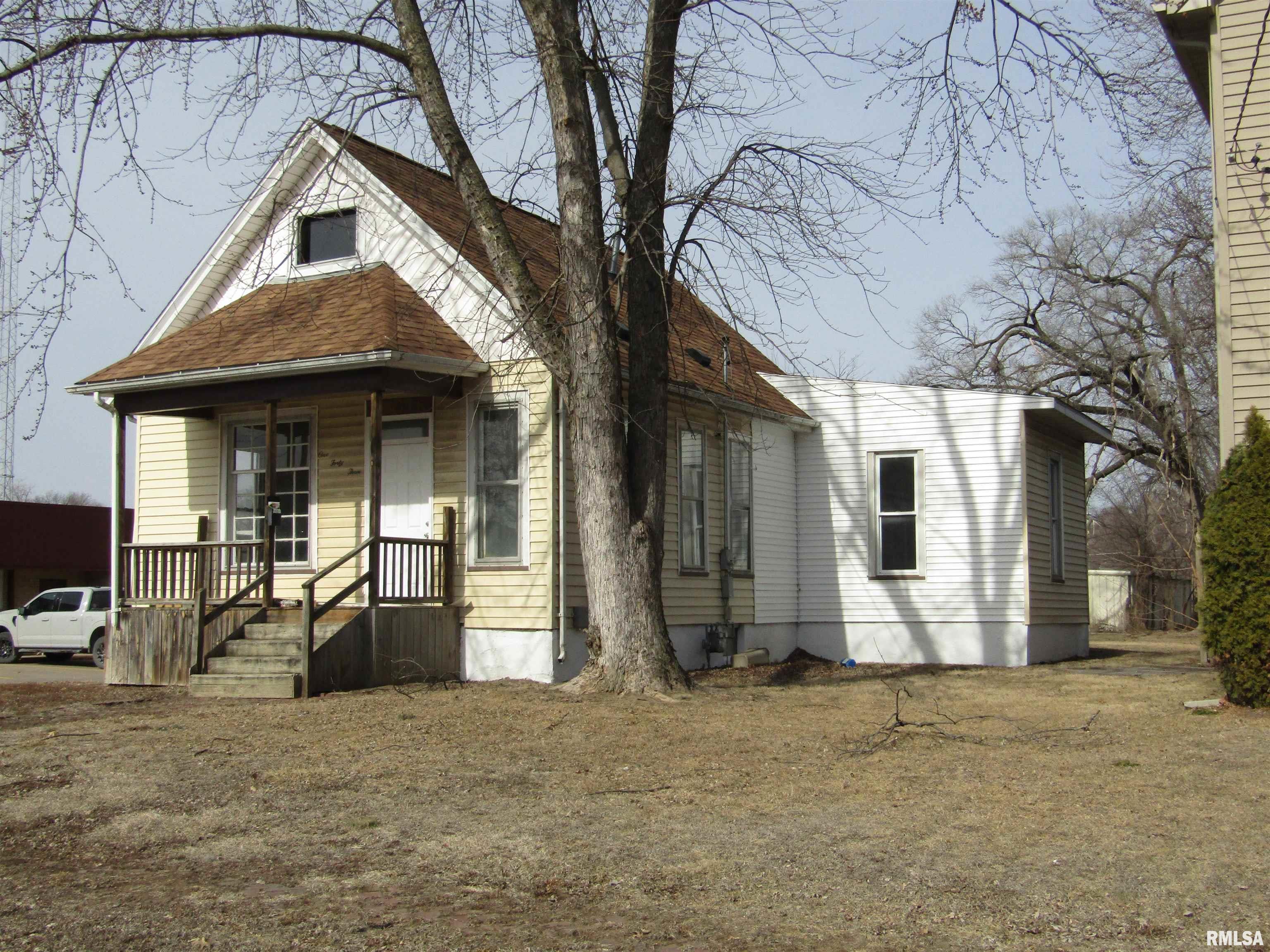 143 East Spruce Street Canton, IL 61520 - Photo 2 of 4