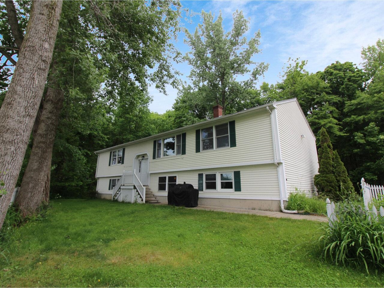 385 Broadlake Road Colchester, VT 05446 - Photo 2 of 40