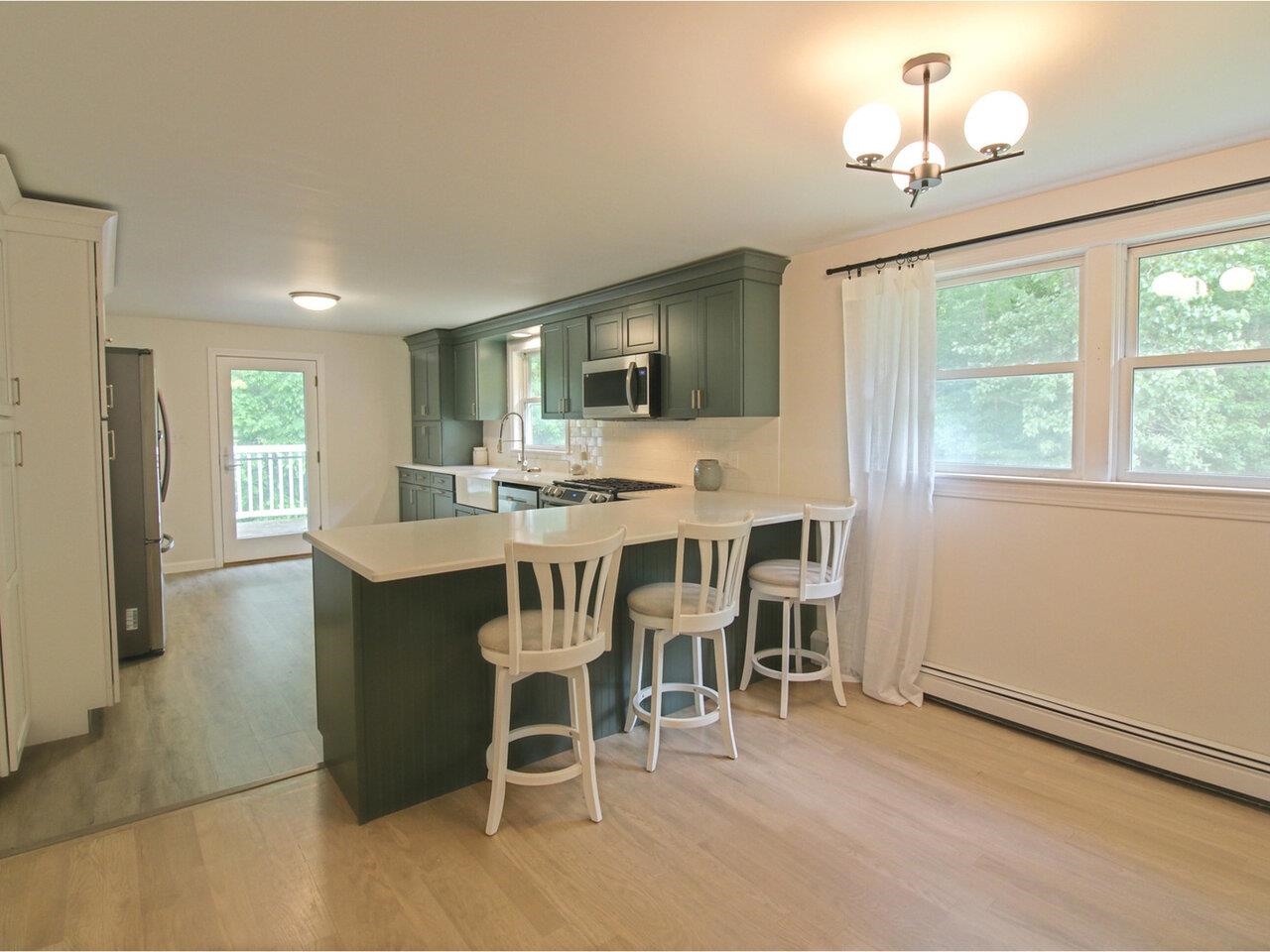 385 Broadlake Road Colchester, VT 05446 - Photo 3 of 40