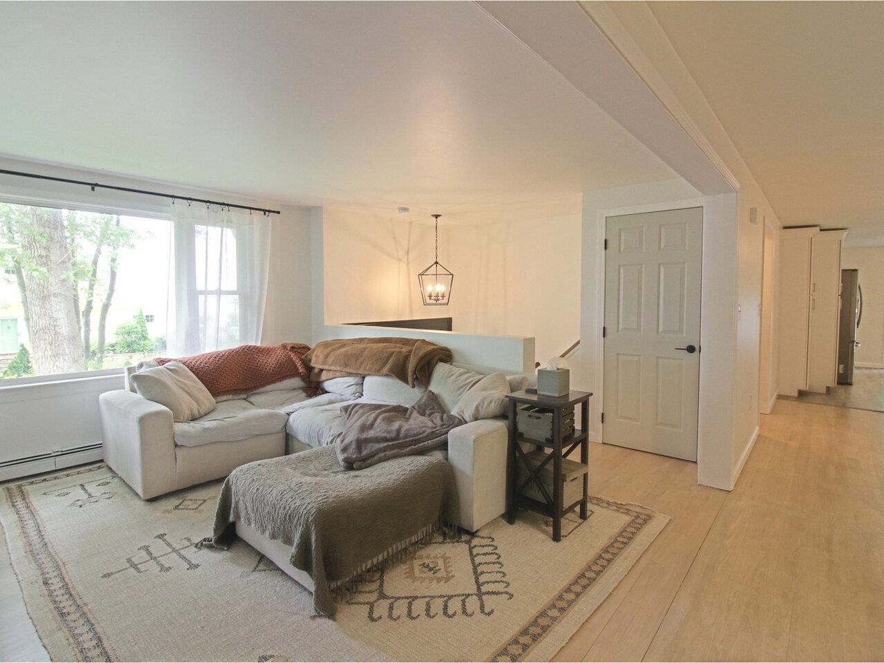 385 Broadlake Road Colchester, VT 05446 - Photo 4 of 40