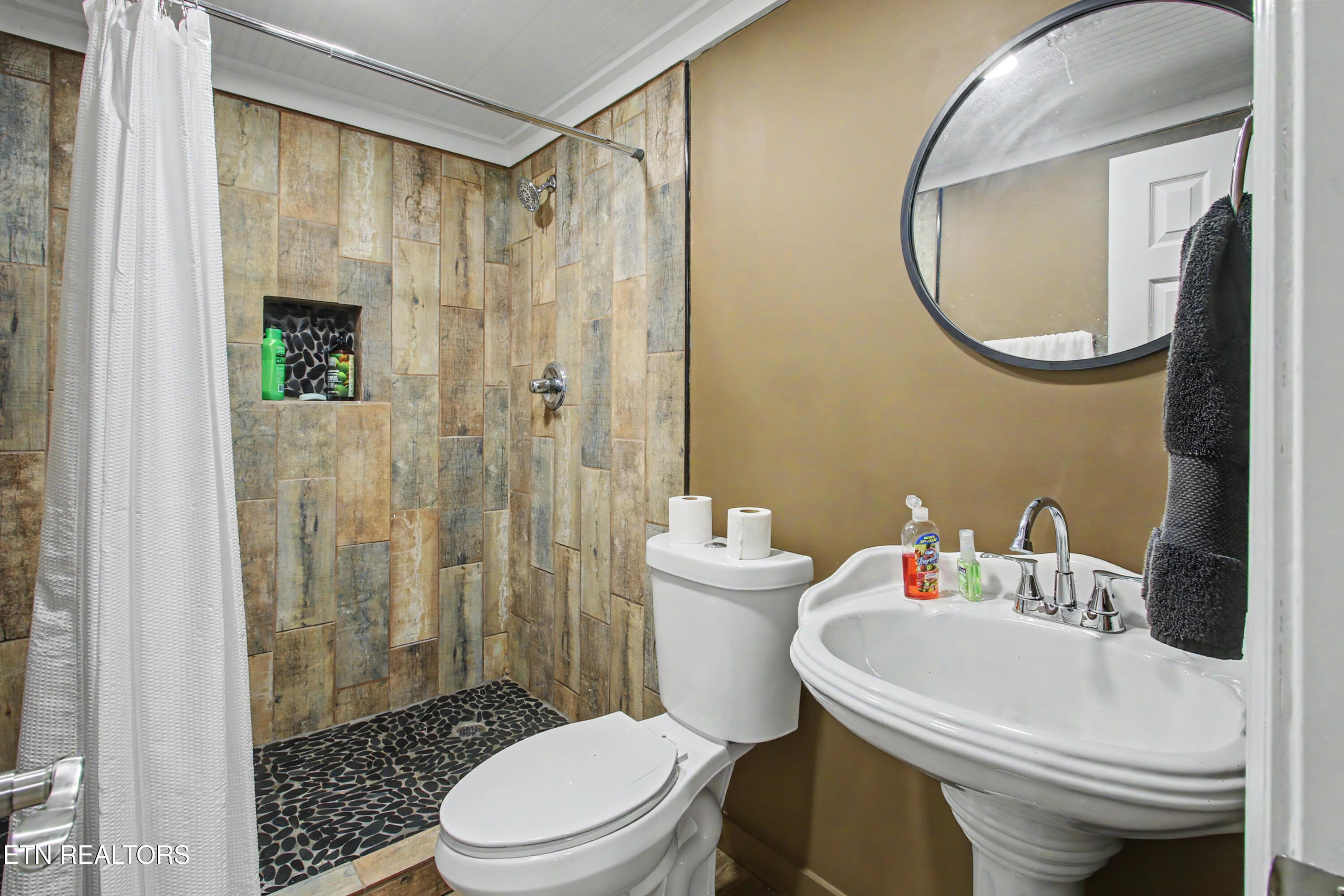 131 Inata Circle Loudon, TN 37774 - Photo 38 of 52 IMG_3554