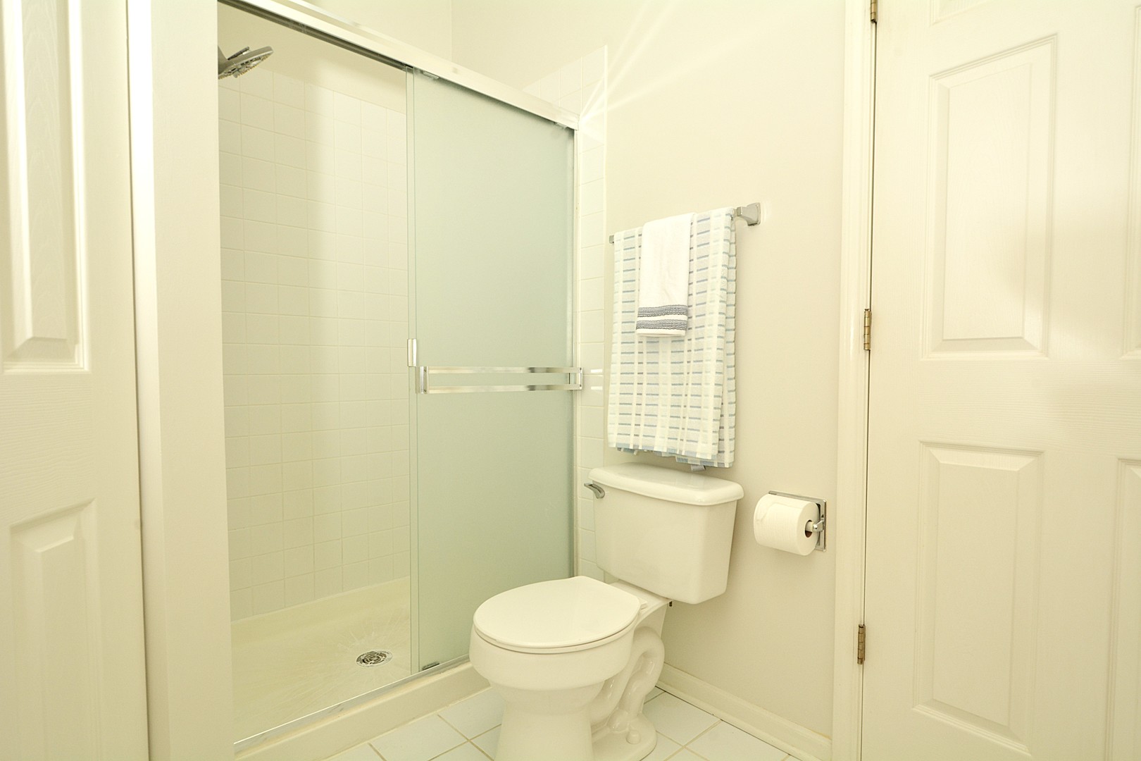 173 Bay Drive Itasca, IL 60143 - Photo 16 of 27 a bathroom with a shower and a toilet