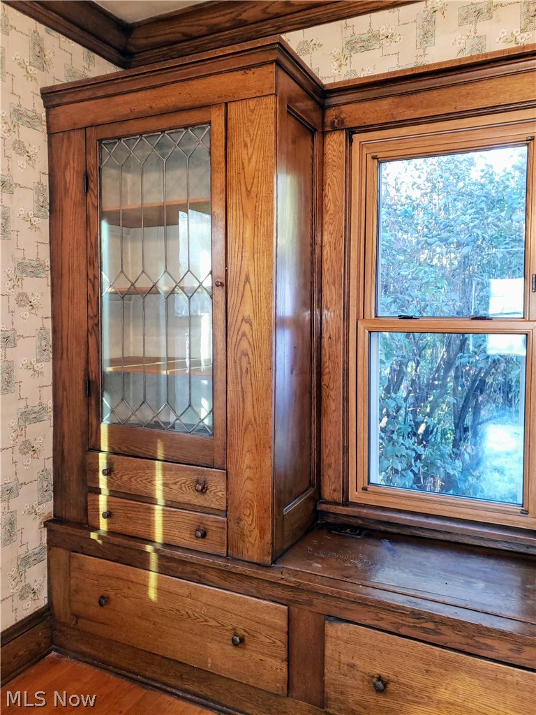 3839 Silsby Road Cleveland, OH 44111 - Photo 11 of 34 A window seat in the dining room, with more leaded glass built-ins to display china and crystal, or other treasures.