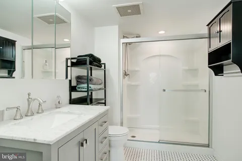 $270,000 | 700 Avondale Road, Unit 6E, Wallingford, PA 19086