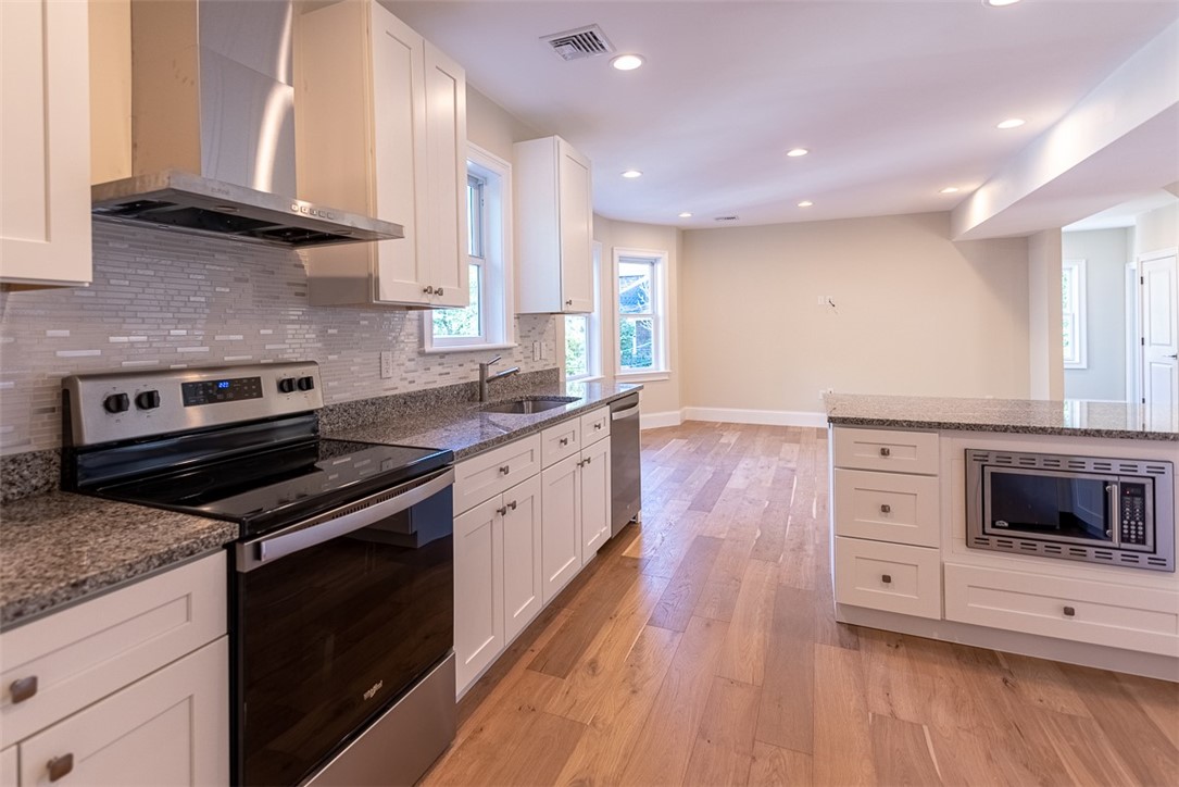 12 University Avenue Providence, RI 02906 - Photo 5 of 46