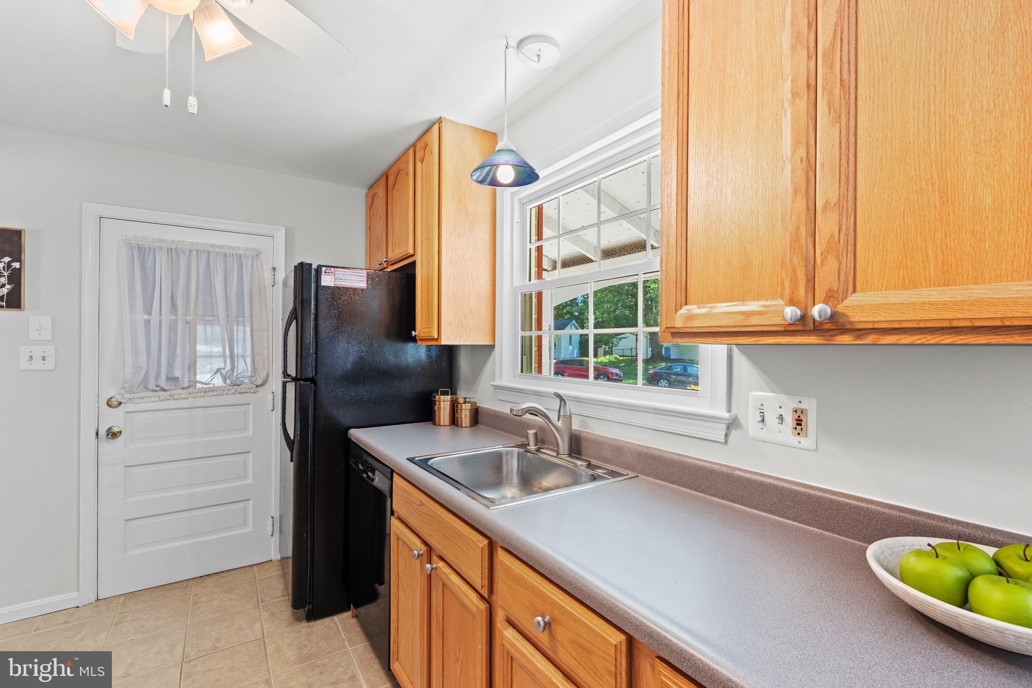 6608 Grey Fox Drive Springfield, VA 22152 - Photo 9 of 31