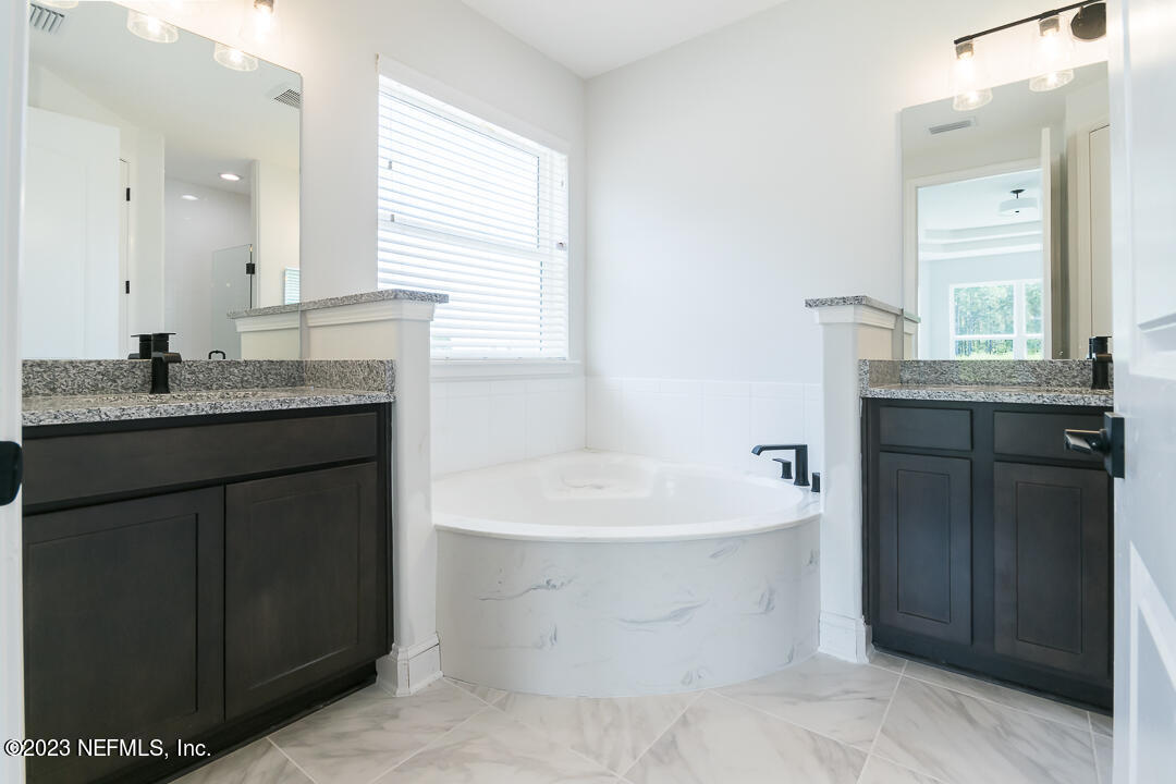 526 Eagle Moon Lake Drive St. Augustine, FL 32092 - Photo 14 of 24 a bathroom with a sink and a bathtub