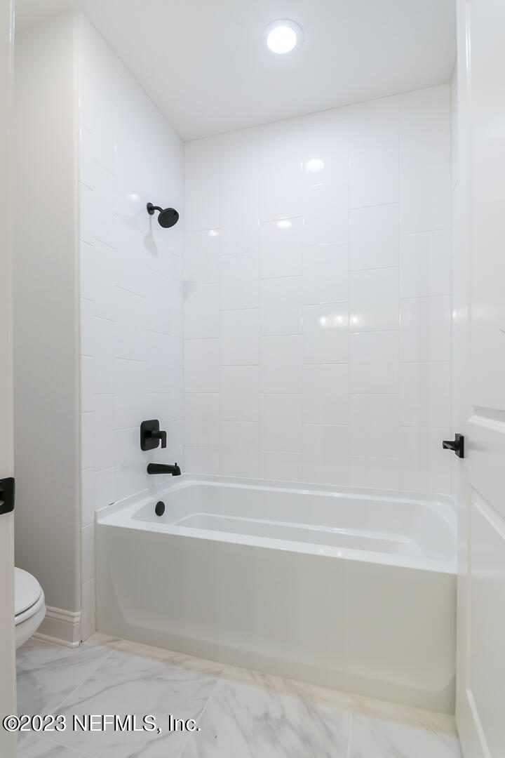 526 Eagle Moon Lake Drive St. Augustine, FL 32092 - Photo 19 of 24 a bathroom with a bathtub and toilet