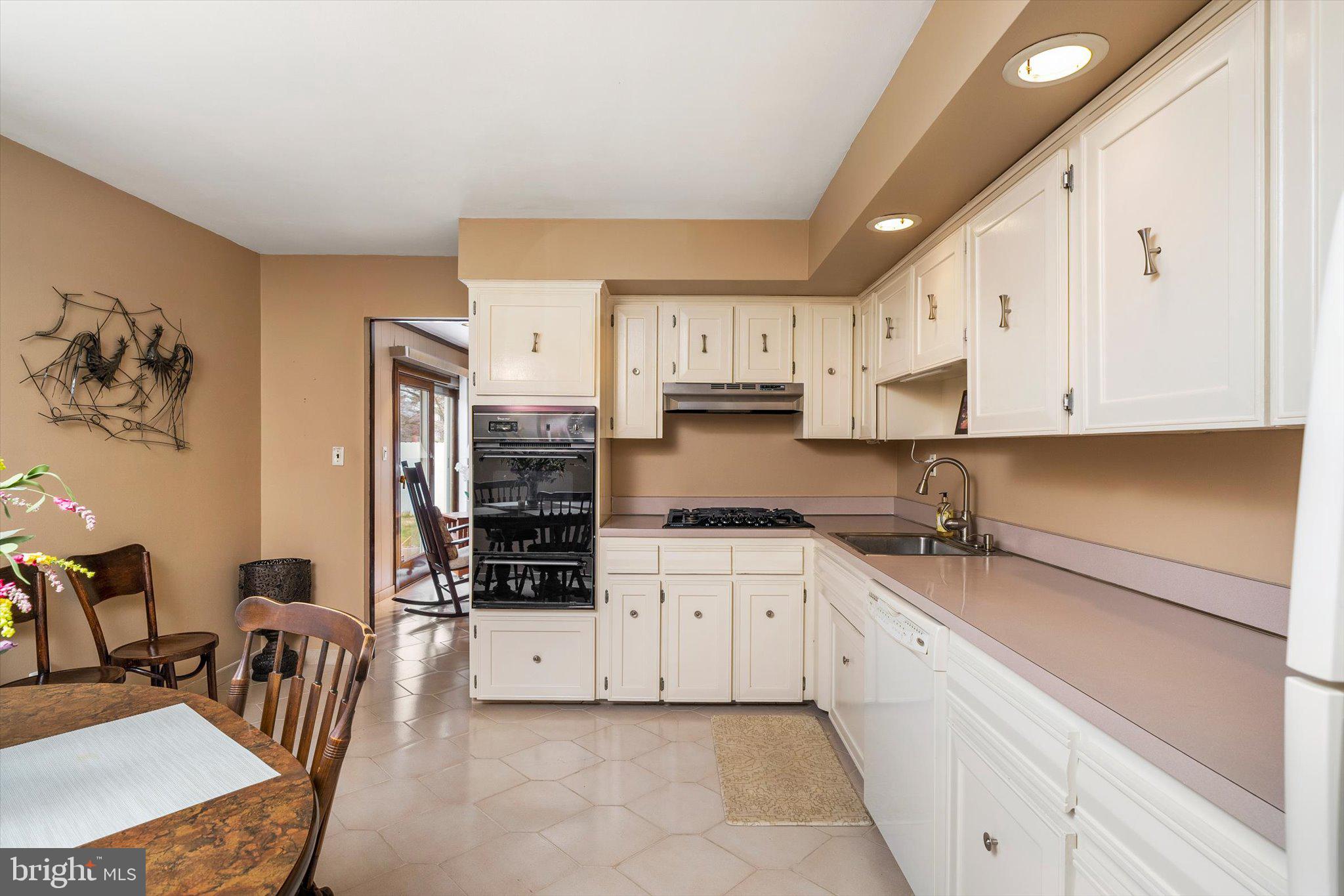 159 Hempstead Road Hamilton, NJ 08610 - Photo 9 of 27