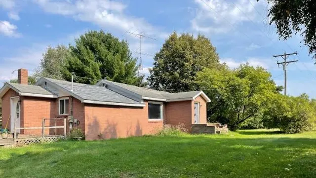 $110,000 | 1824 East Parkdale Avenue, Manistee, MI 49660