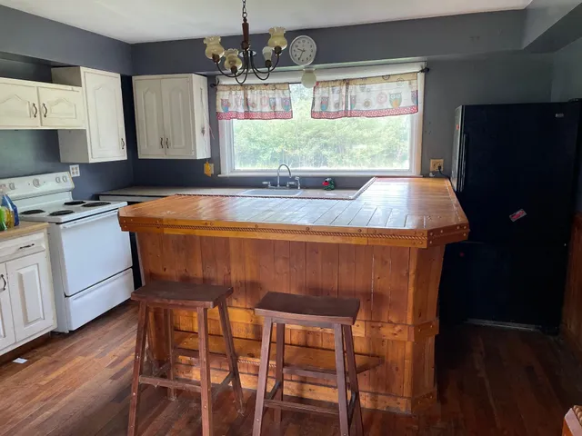 $110,000 | 1824 East Parkdale Avenue, Manistee, MI 49660