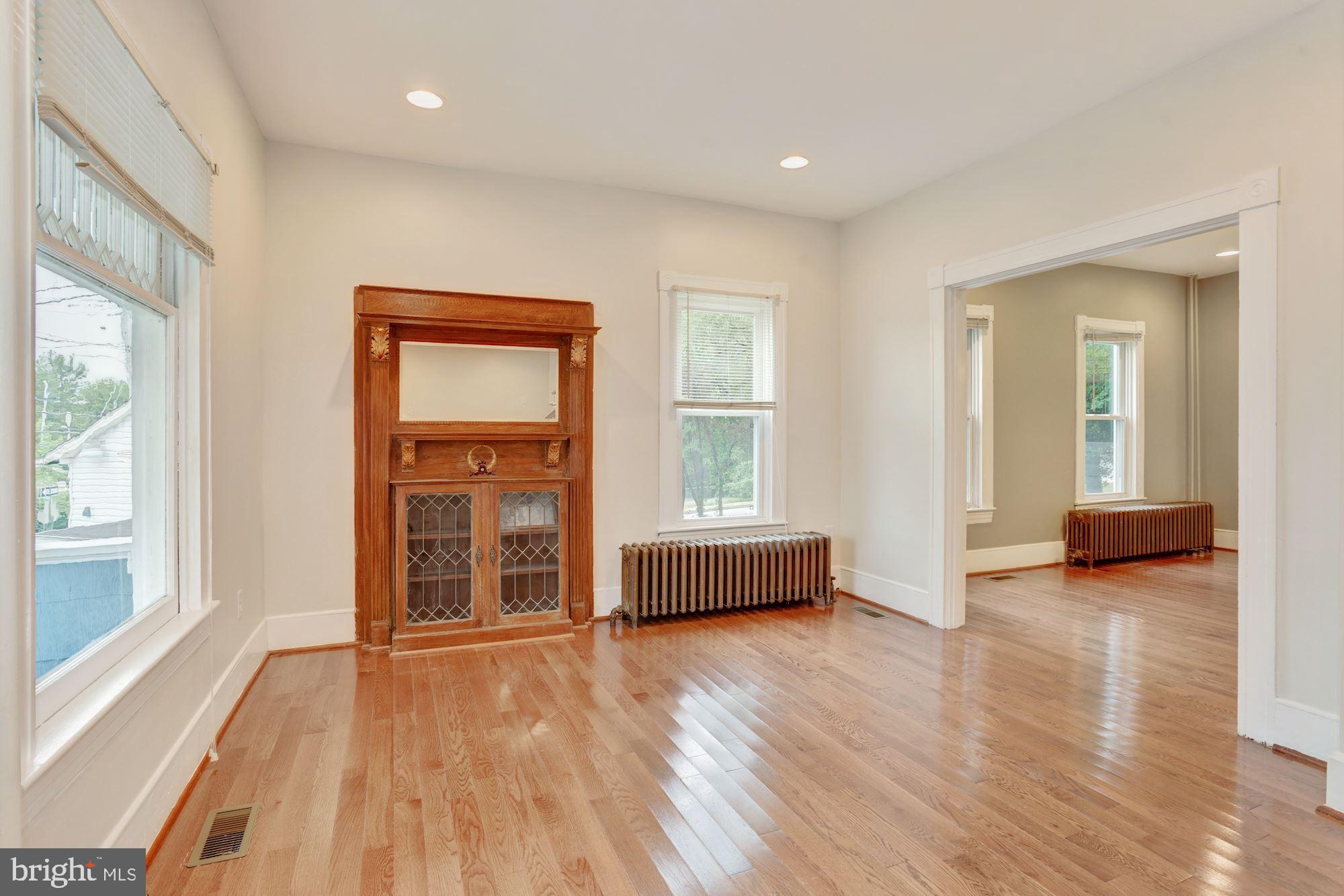 1107 Haverhill Road Baltimore, MD 21229 - Photo 3 of 33 Living Room