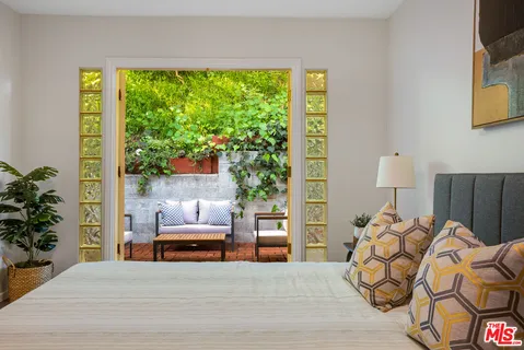 $1,495,000 | 1115 North Beverly Glen Boulevard, Los Angeles, CA 90077