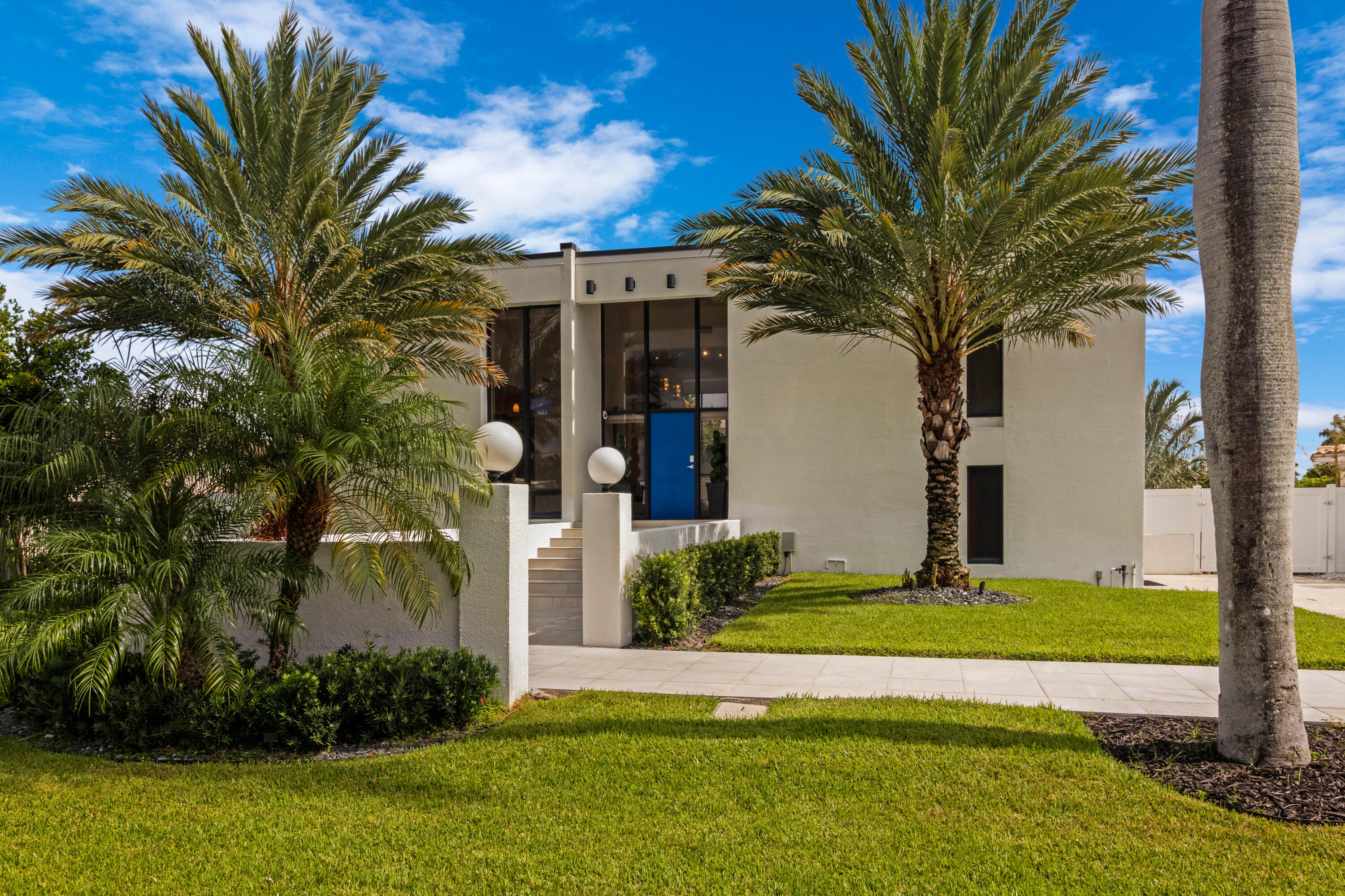 2549 Southeast 9th Street Pompano Beach, FL 33062 - Photo 5 of 73 accu_tour_2549-se-9th-st -006