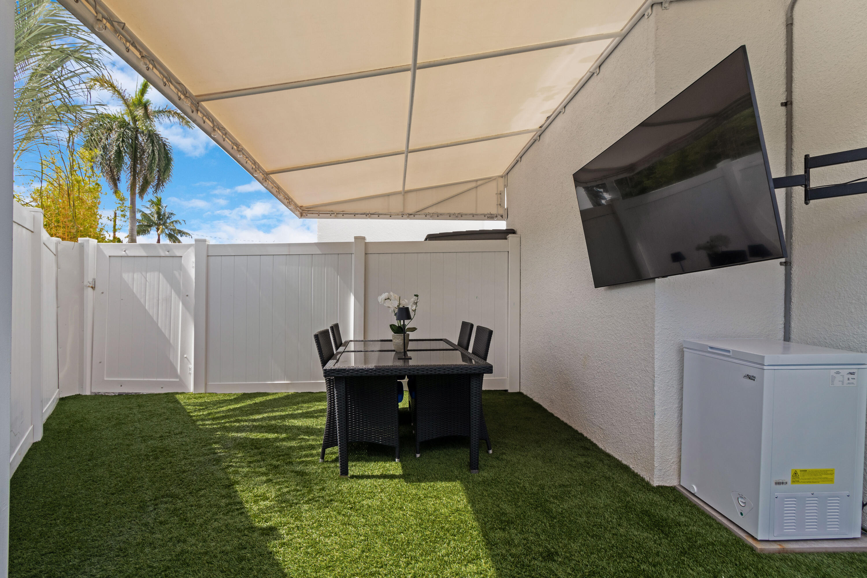 2549 Southeast 9th Street Pompano Beach, FL 33062 - Photo 55 of 73 a view of a backyard with table and chairs