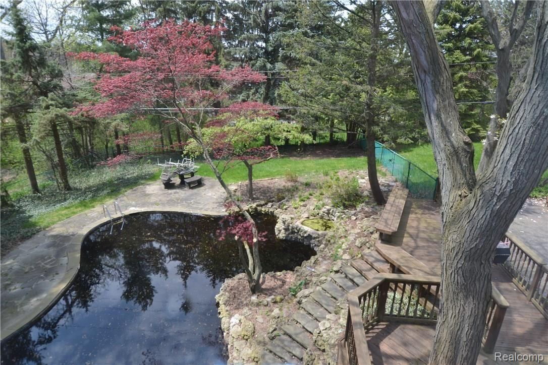 4234 Covered Bridge Road Bloomfield Hills, MI 48302 - Photo 26 of 28 Private outdoor oasis with huge potential
