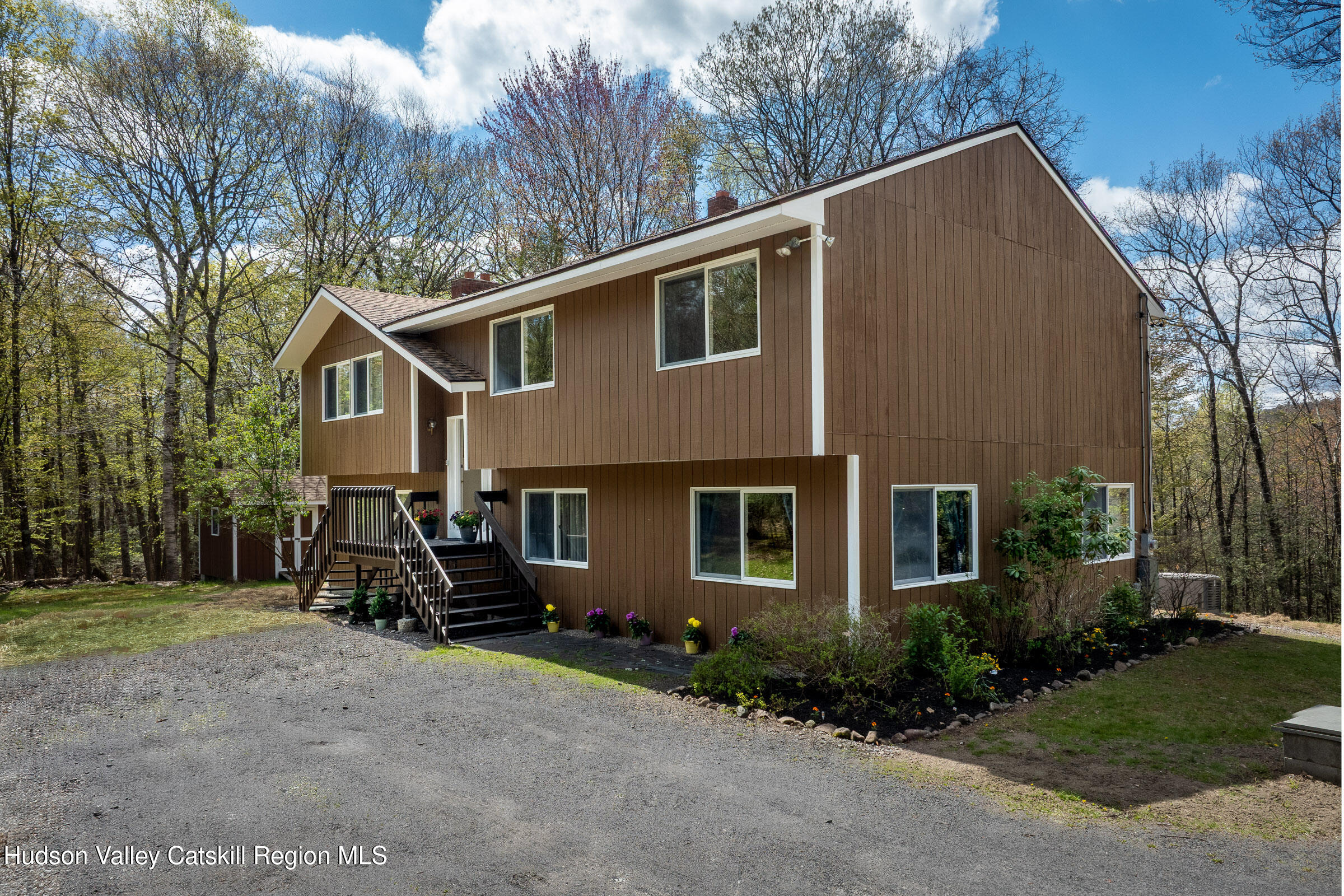 170 Macdaniel Road Woodstock, NY 12498 - Photo 3 of 33 a front view of a house with garden