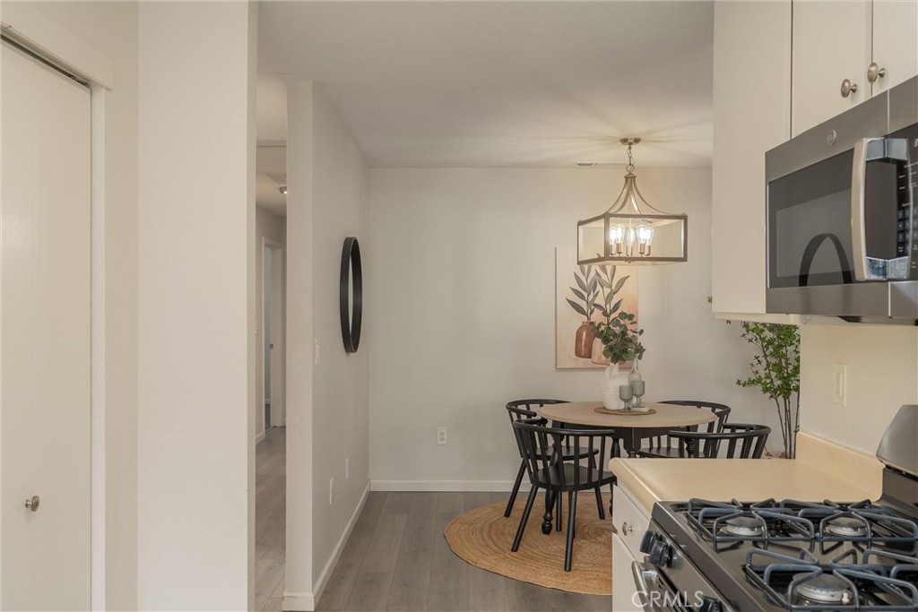 346 Stanton Way Orland, CA 95963 - Photo 14 of 41 a view of a dining room with furniture