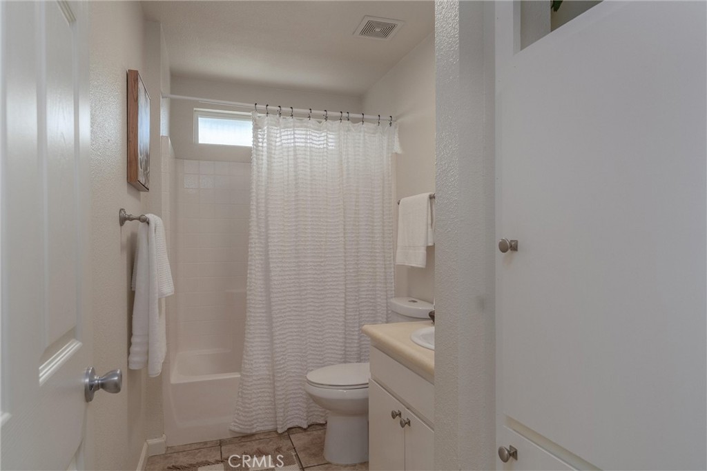346 Stanton Way Orland, CA 95963 - Photo 19 of 41 a bathroom with a toilet a sink and shower
