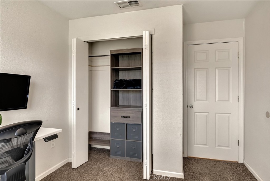346 Stanton Way Orland, CA 95963 - Photo 23 of 41 a view of a livingroom with a workspace