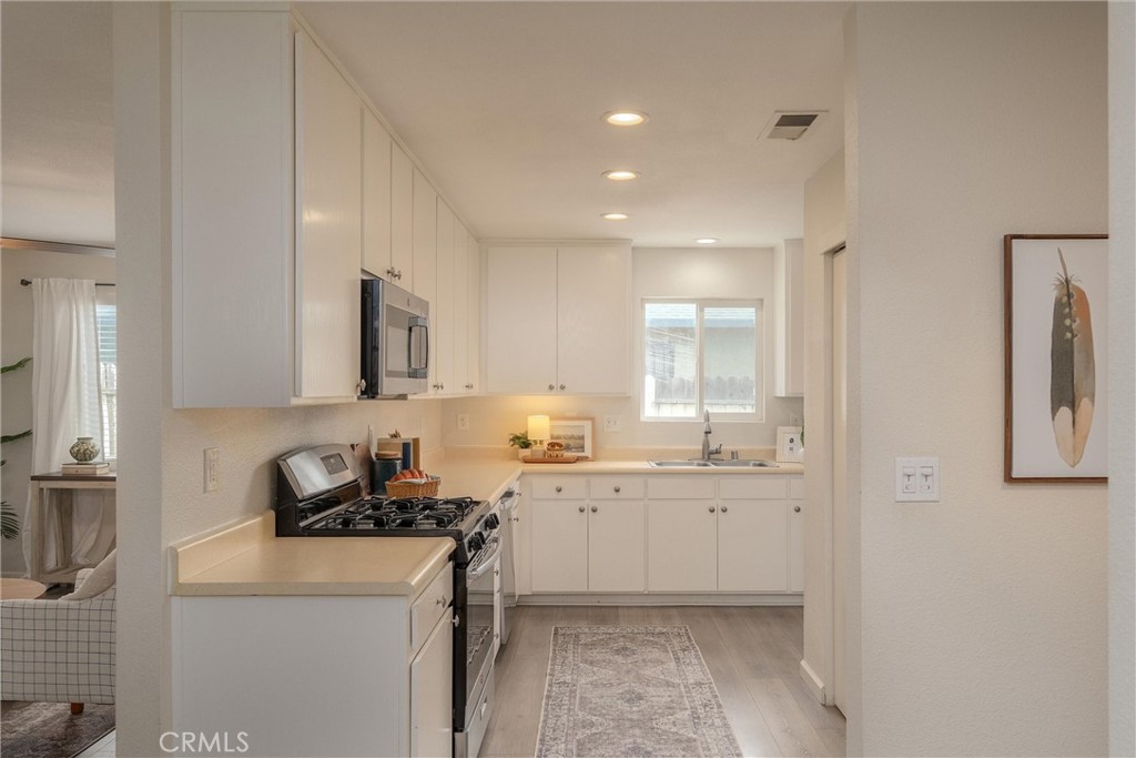 346 Stanton Way Orland, CA 95963 - Photo 9 of 41 a kitchen with a sink stove and cabinets