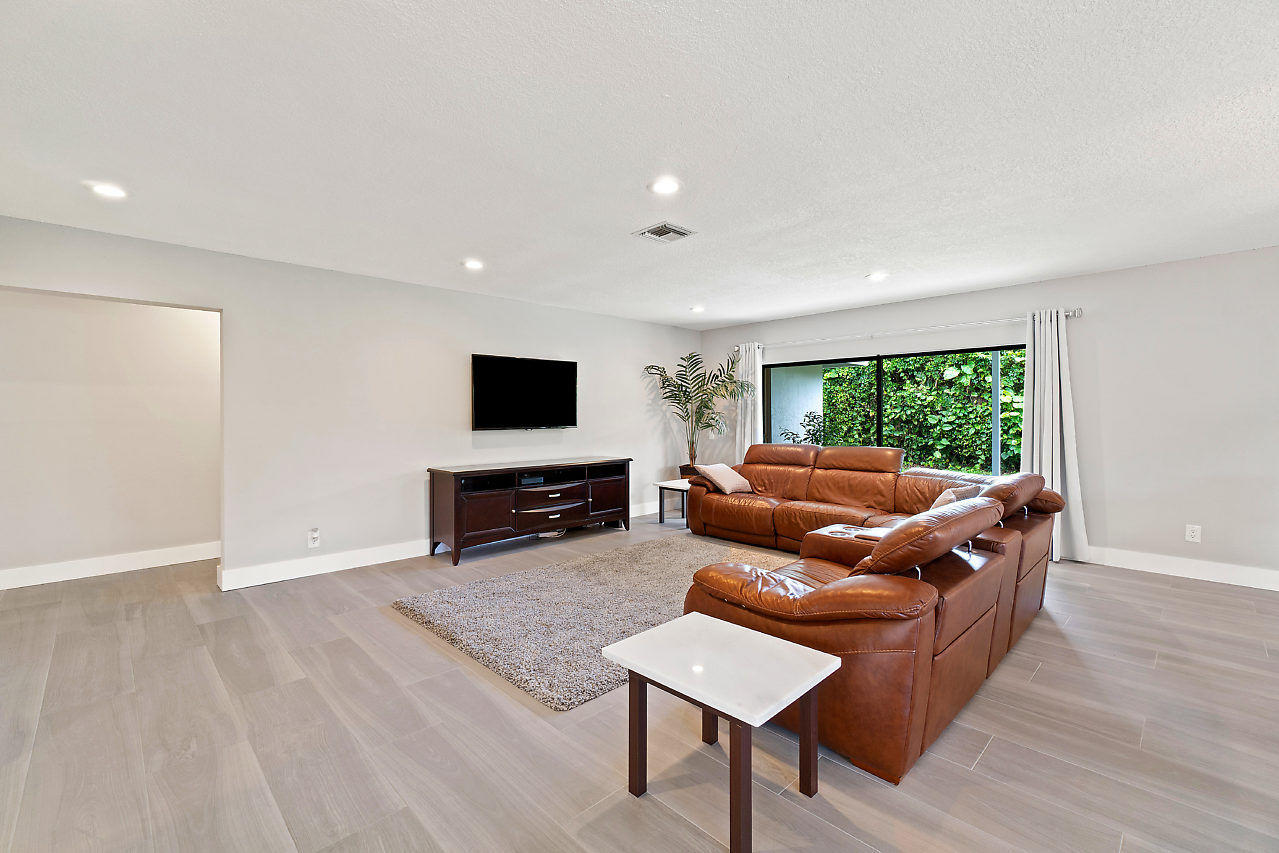 4936 Willow Drive Boca Raton, FL 33487 - Photo 15 of 38 015-4936WillowDrive-BocaRaton-FL-small