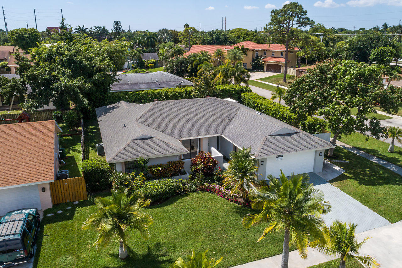 4936 Willow Drive Boca Raton, FL 33487 - Photo 4 of 38 041-4936WillowDrive-BocaRaton-FL-small