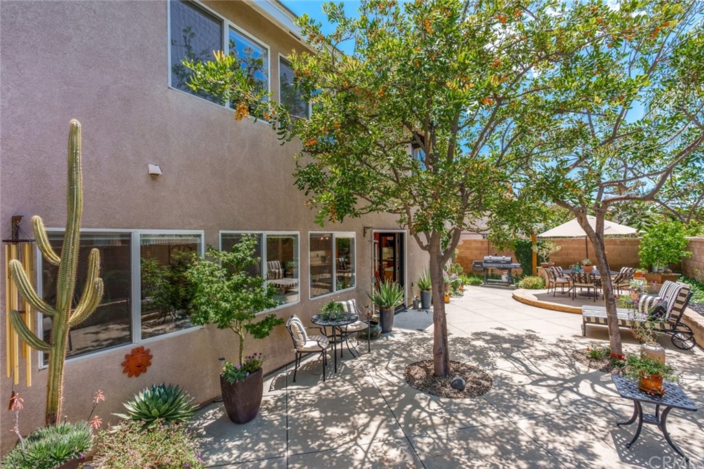 8 Elizabeth Lane Irvine, CA 92602 - Photo 33 of 41 a view of a backyard with garden