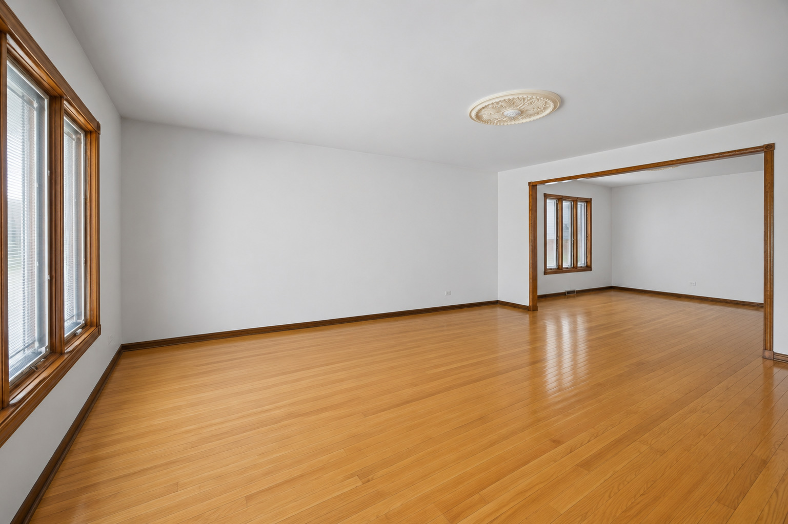 1012 Courtland Avenue Park Ridge, IL 60068 - Photo 3 of 31