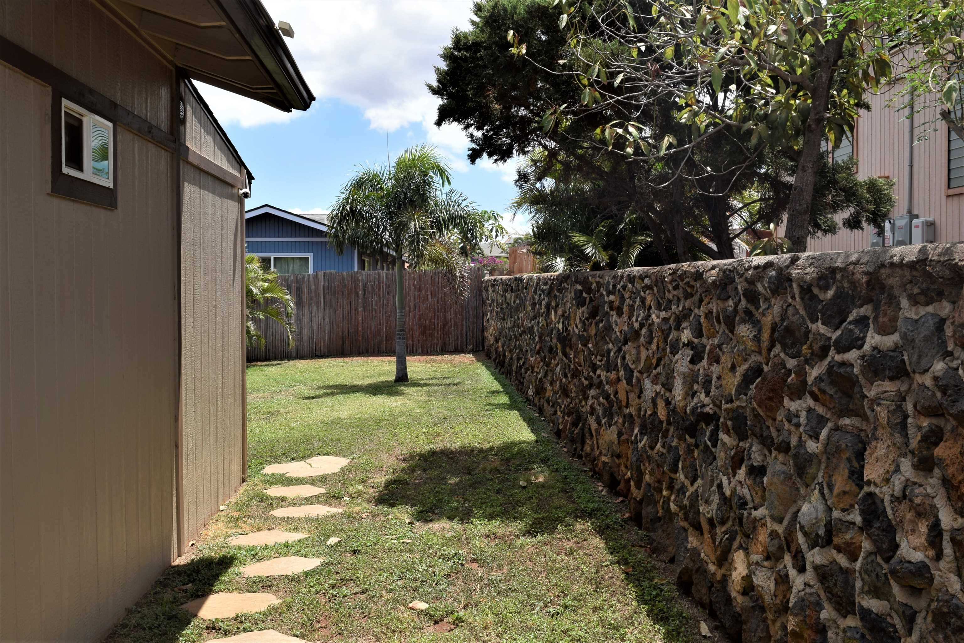 225 Humupea Street Kihei, HI 96753 - Photo 5 of 28 a view of a back yard
