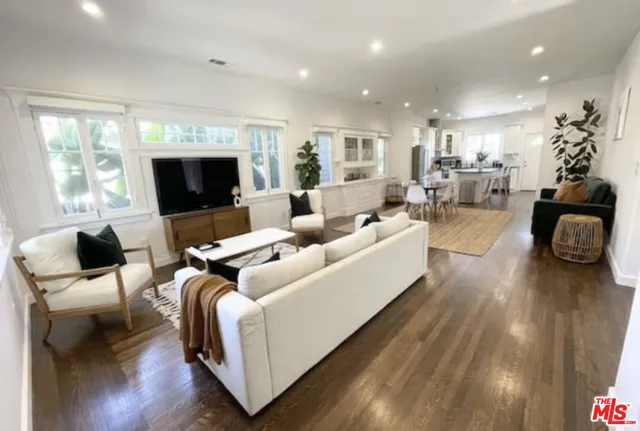 $5,000 | 3218 West 27th Street, Los Angeles, CA 90018