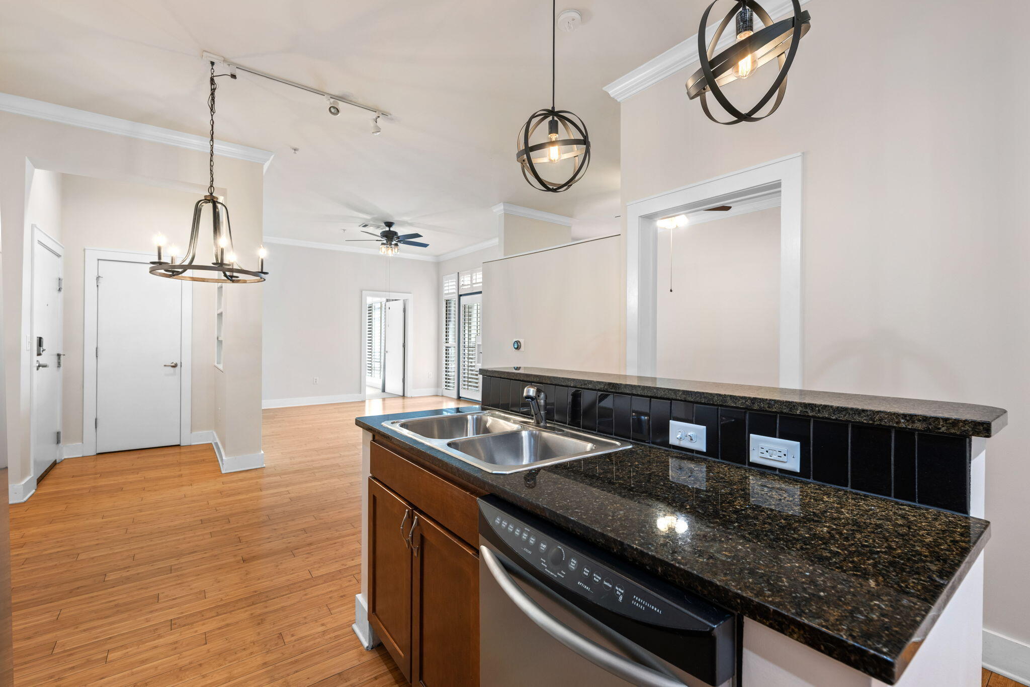 129 Walnut Street, Unit 304 Chattanooga, TN 37403 - Photo 5 of 40 21-web-or-mls-DSC_0232