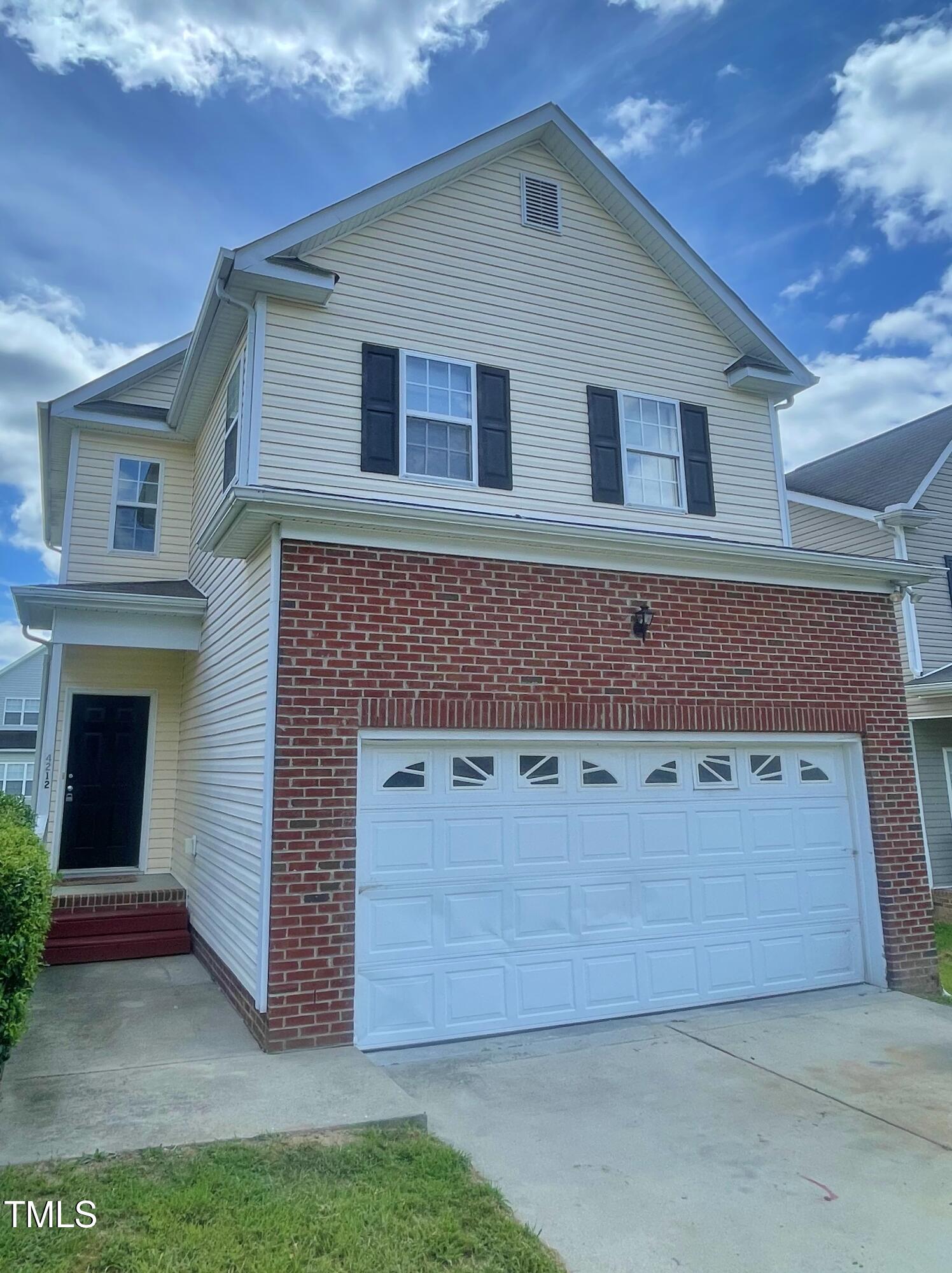 4212 Beacon Crest Way Raleigh, NC 27604 - Photo 2 of 31 IMG_6405
