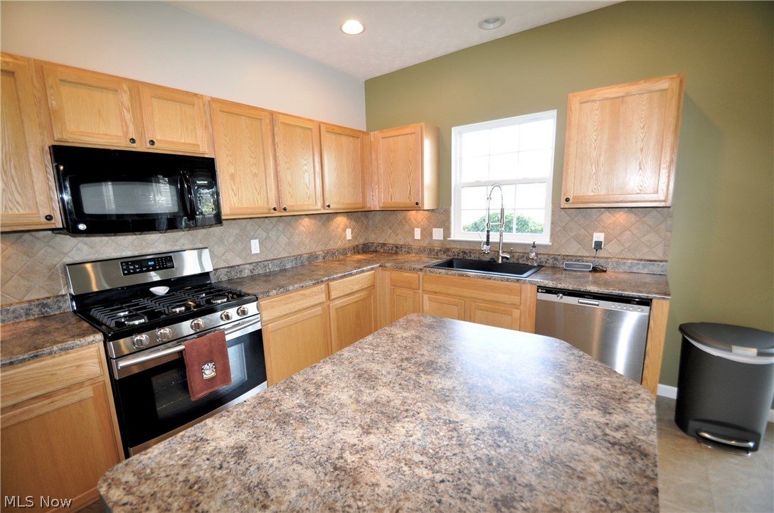 6272 Greenview Trail North Ridgeville, OH 44039 - Photo 10 of 31
