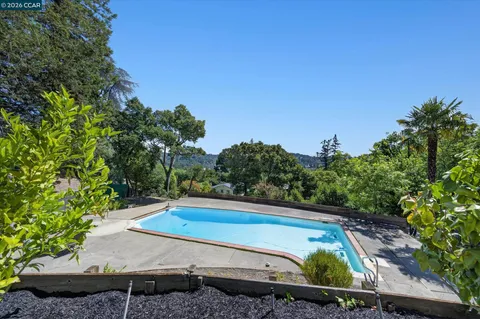 $1,898,000 | 100 El Toyonal, Orinda, CA 94563