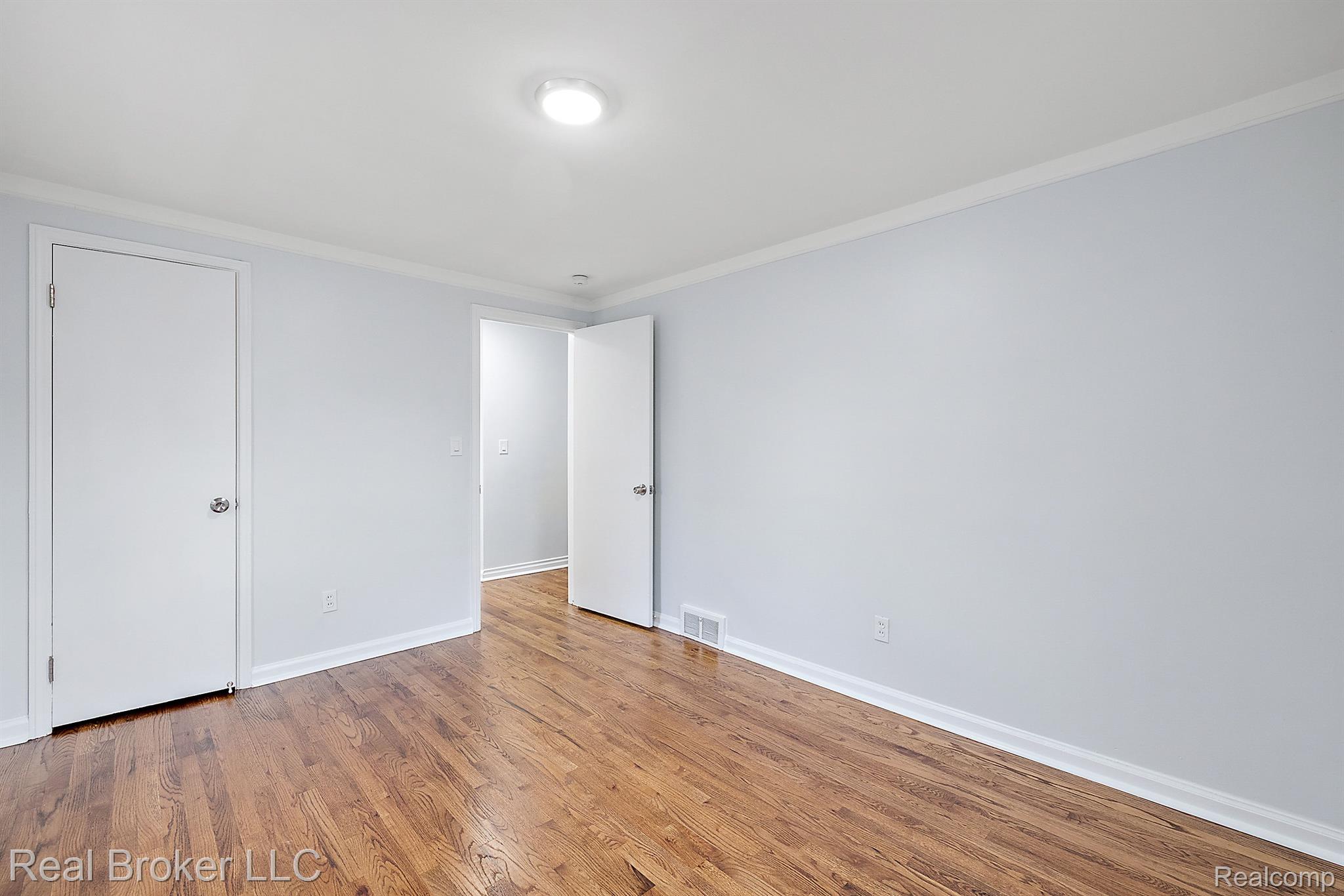 4137 Cumberland Road Berkley, MI 48072 - Photo 19 of 43 Gallery Image 19