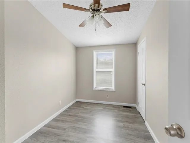 $1,650 | 3911 County Road 183, Alvin, TX 77511