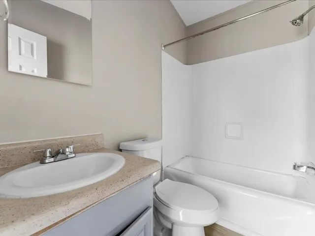 $1,650 | 3911 County Road 183, Alvin, TX 77511