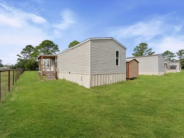 $1,650 | 3911 County Road 183, Alvin, TX 77511