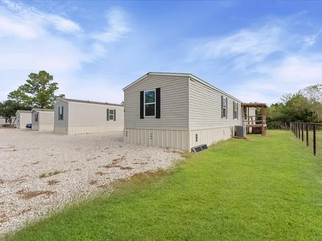 $1,650 | 3911 County Road 183, Alvin, TX 77511